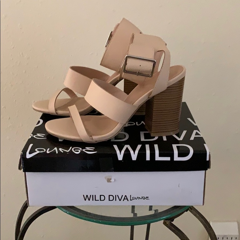 Nude Heels - Picture 2 of 3